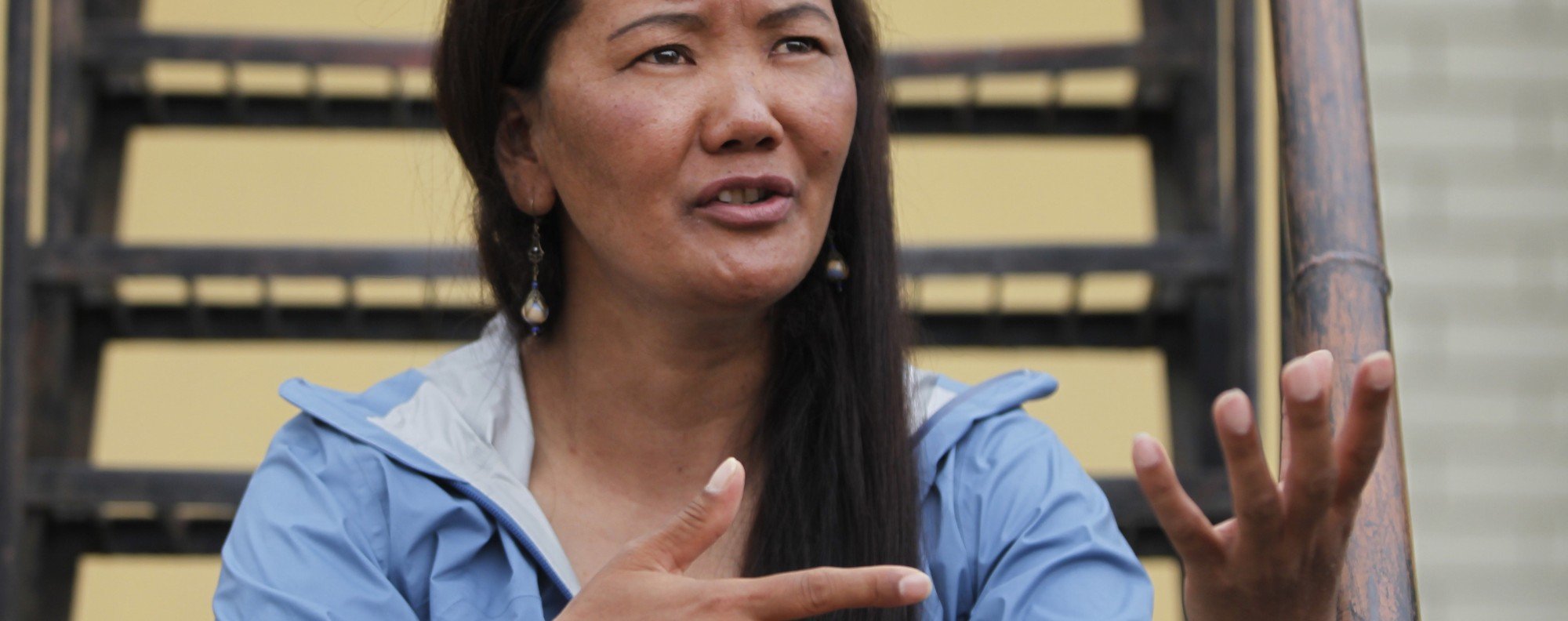 Everest record-holder Lhakpa Sherpa is a dishwasher at Whole Foods pictures foto Everest record-holder Lhakpa Sherpa is a dishwasher at Whole Foods
